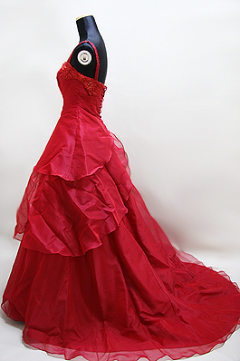 【送料無料】赤のドレスはシンプルですが着用されると可憐なイメージ -ウエディングドレス格安通販のドレスブティック彩華