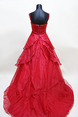 【送料無料】赤のドレスはシンプルですが着用されると可憐なイメージ -ウエディングドレス格安通販のドレスブティック彩華
